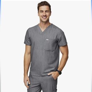 FIGS‎ Leon Scrub Top for Men 3 Pockets, Tailored Fit, Modern V-Neck, SZ SM